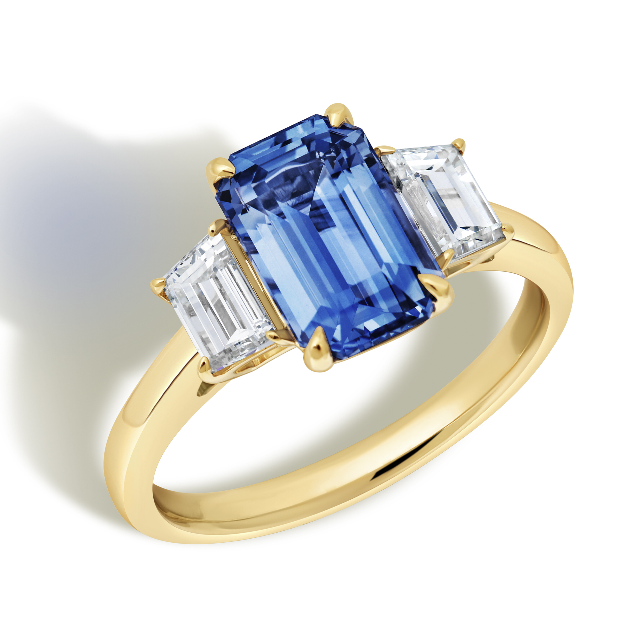 Precision retouching to enhance gemstone colour, control reflections and achieve a vibrant luxury finish.